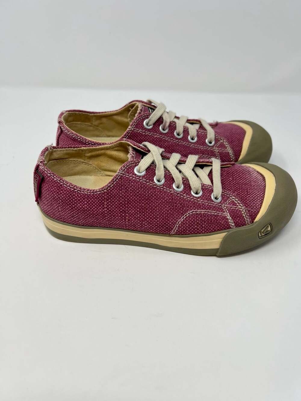 Keen Coronado Canvas Sneakers Size 6 Maroon